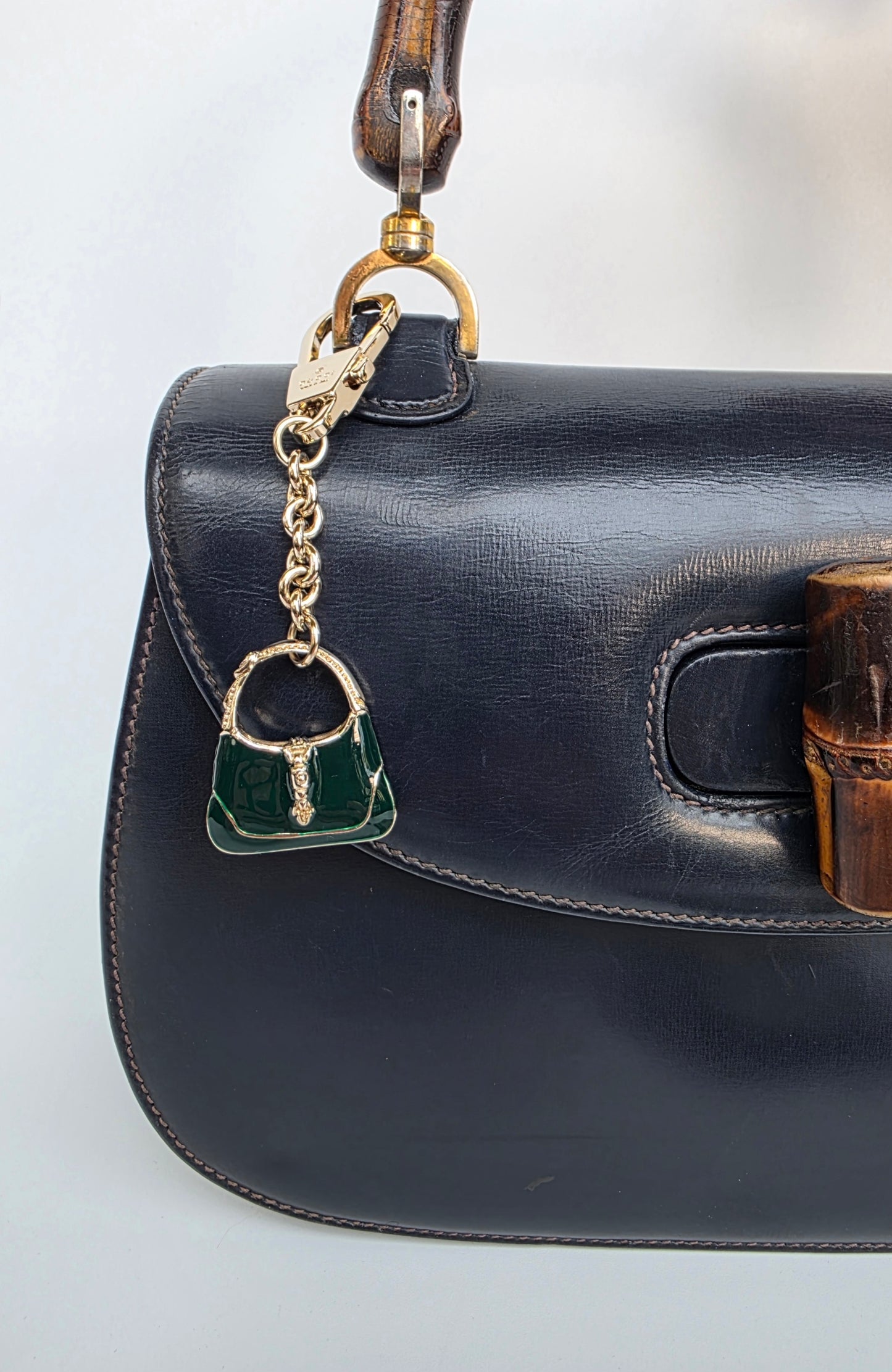 Portachiavi Gucci "Jackie Bag" in metallo smaltato