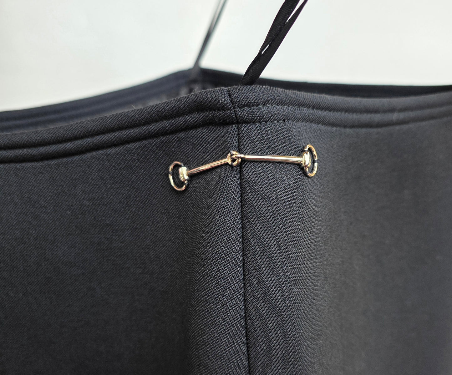 Gonna midi Gucci con morsetti laterali FW 2023