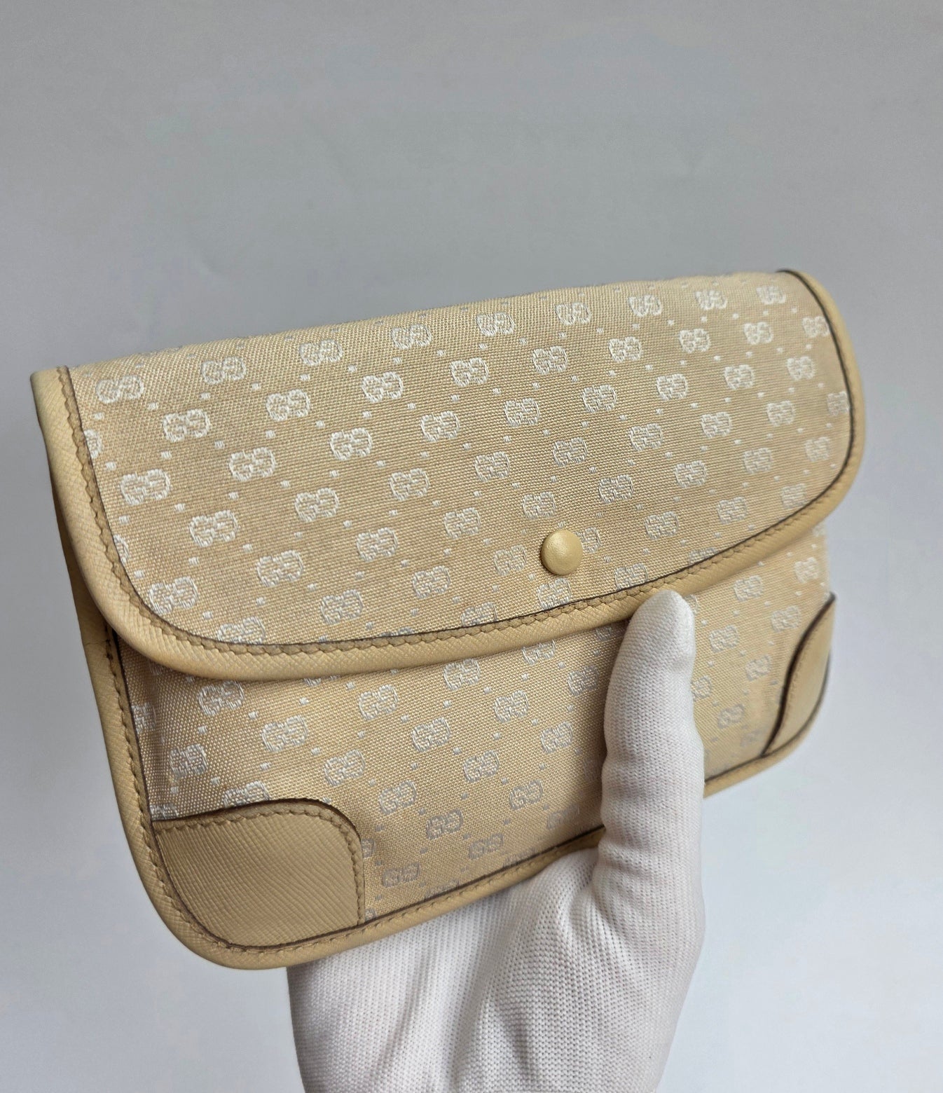 Mini pochette Gucci vintage in micro GG monogram e pelle beige, anni '90
