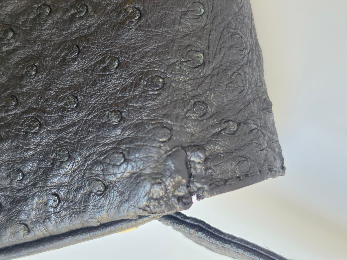 Borsa a spalla Gucci vintage in pelle di struzzo nera, anni '70