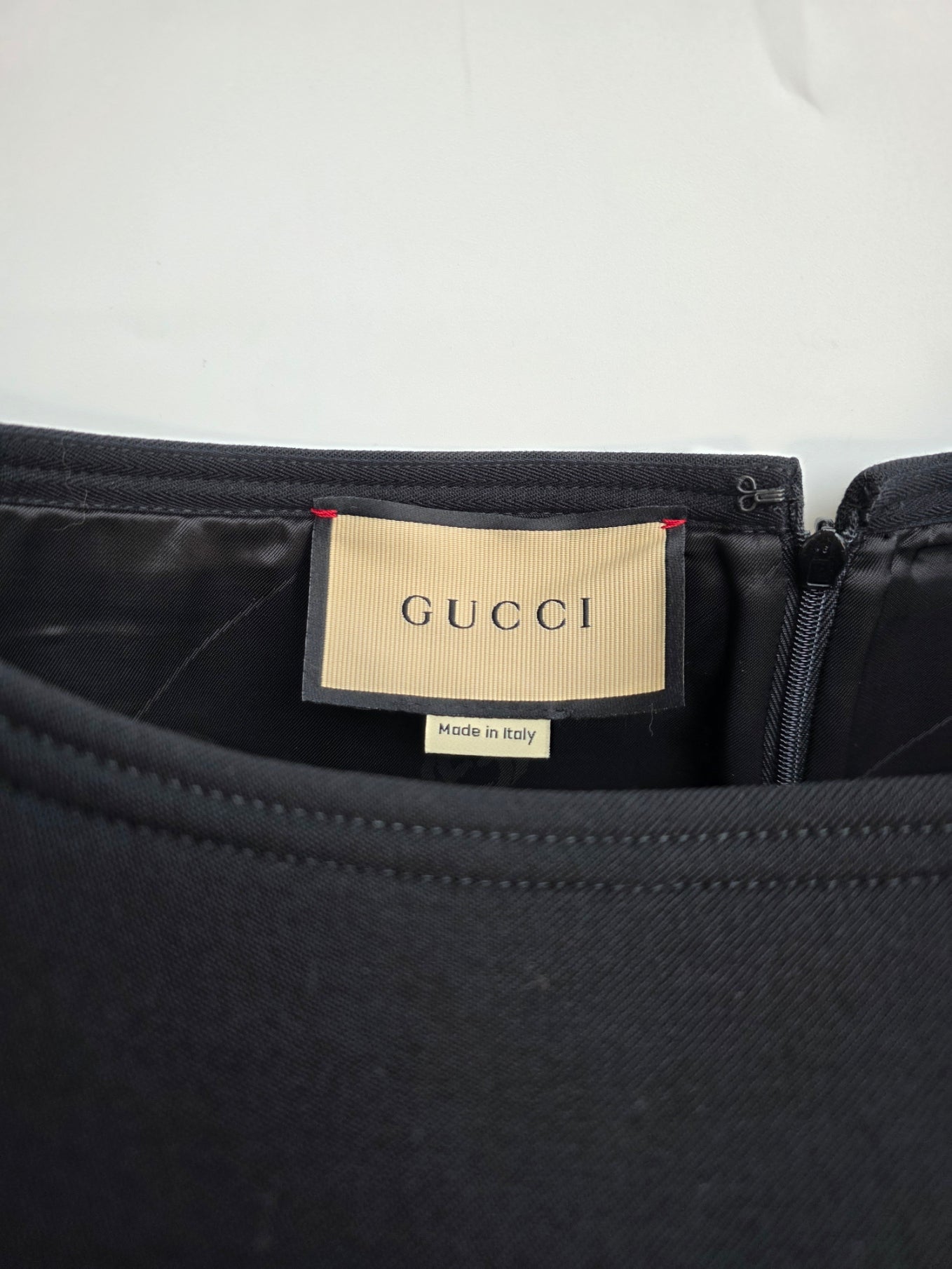 Gonna midi Gucci con morsetti laterali FW 2023
