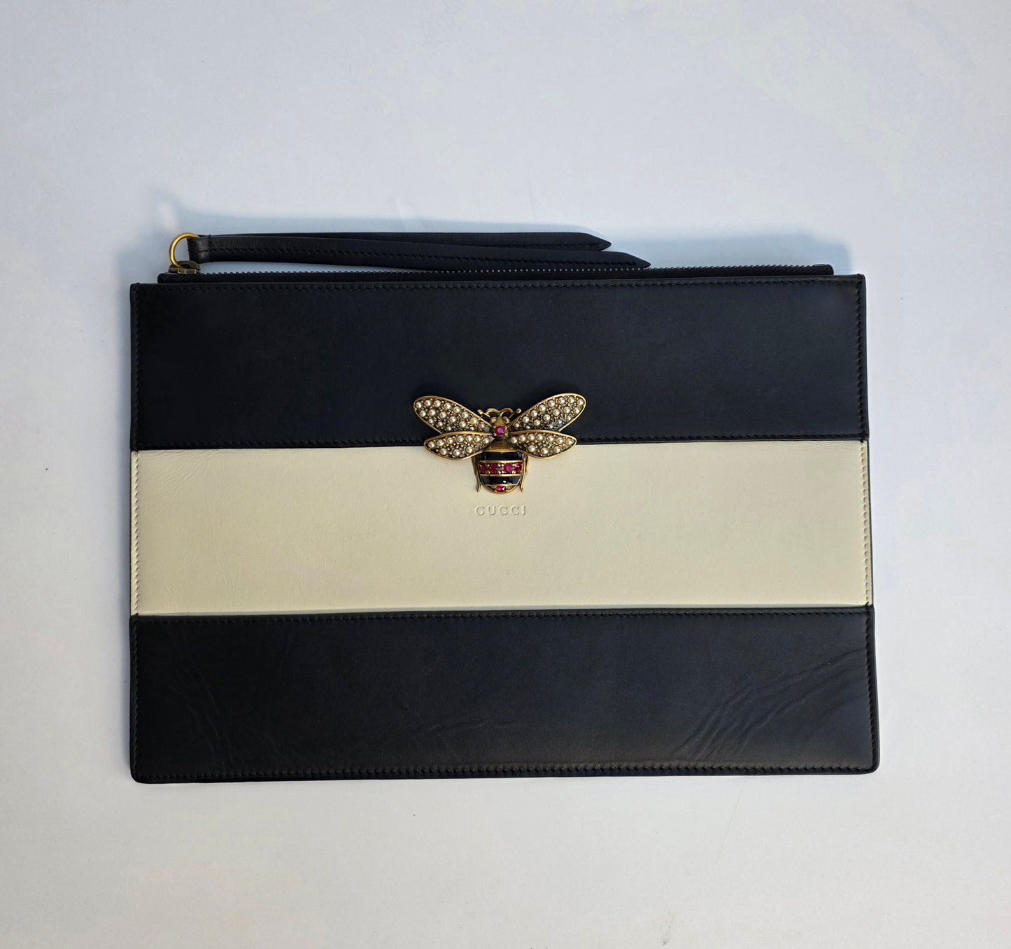 Pochette Gucci Queen Margaret in pelle nera e bianca, Pre-Fall 2017