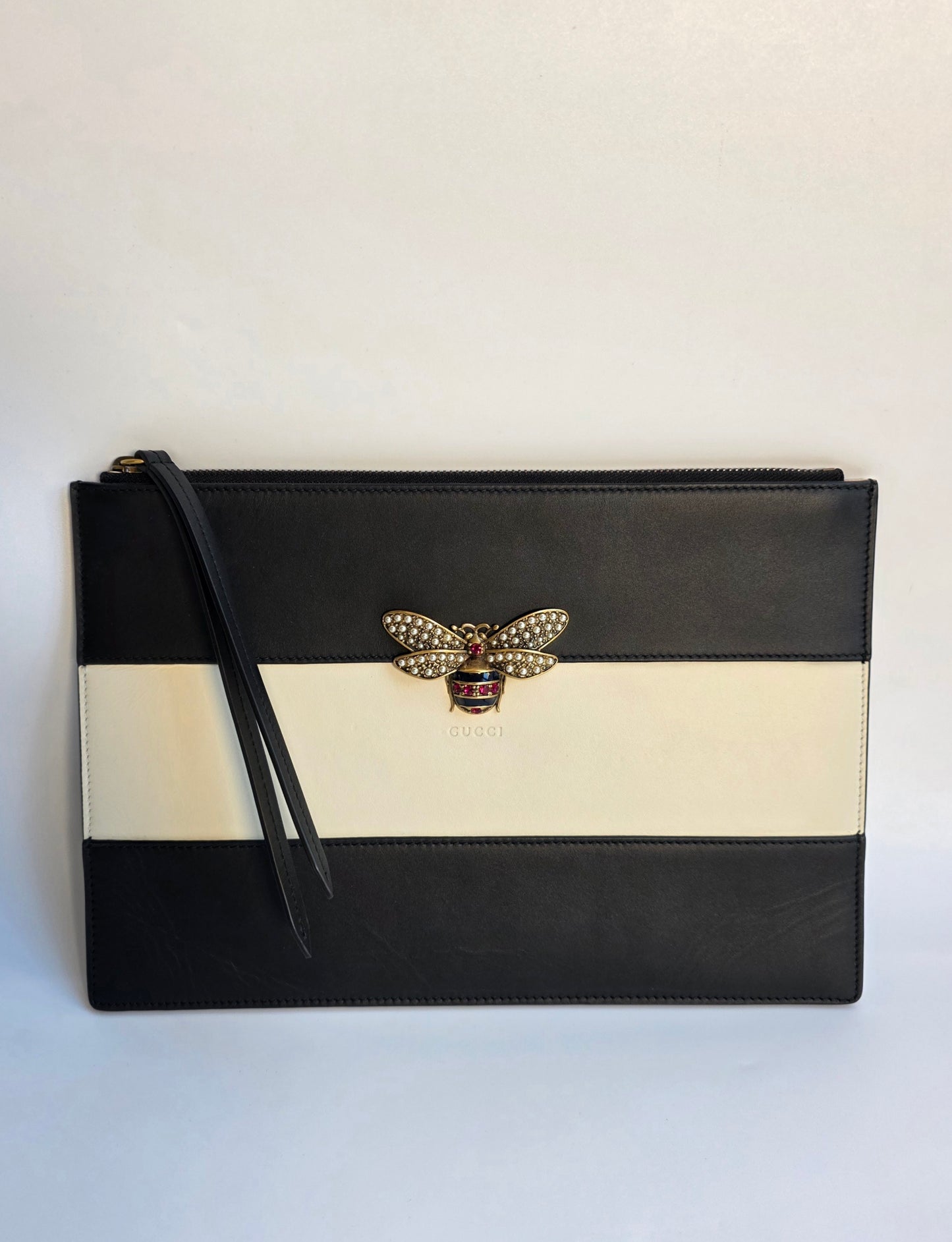 Pochette Gucci Queen Margaret in pelle nera e bianca, Pre-Fall 2017