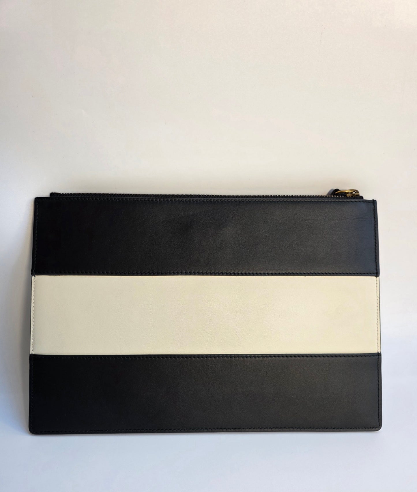 Pochette Gucci Queen Margaret in pelle nera e bianca, Pre-Fall 2017