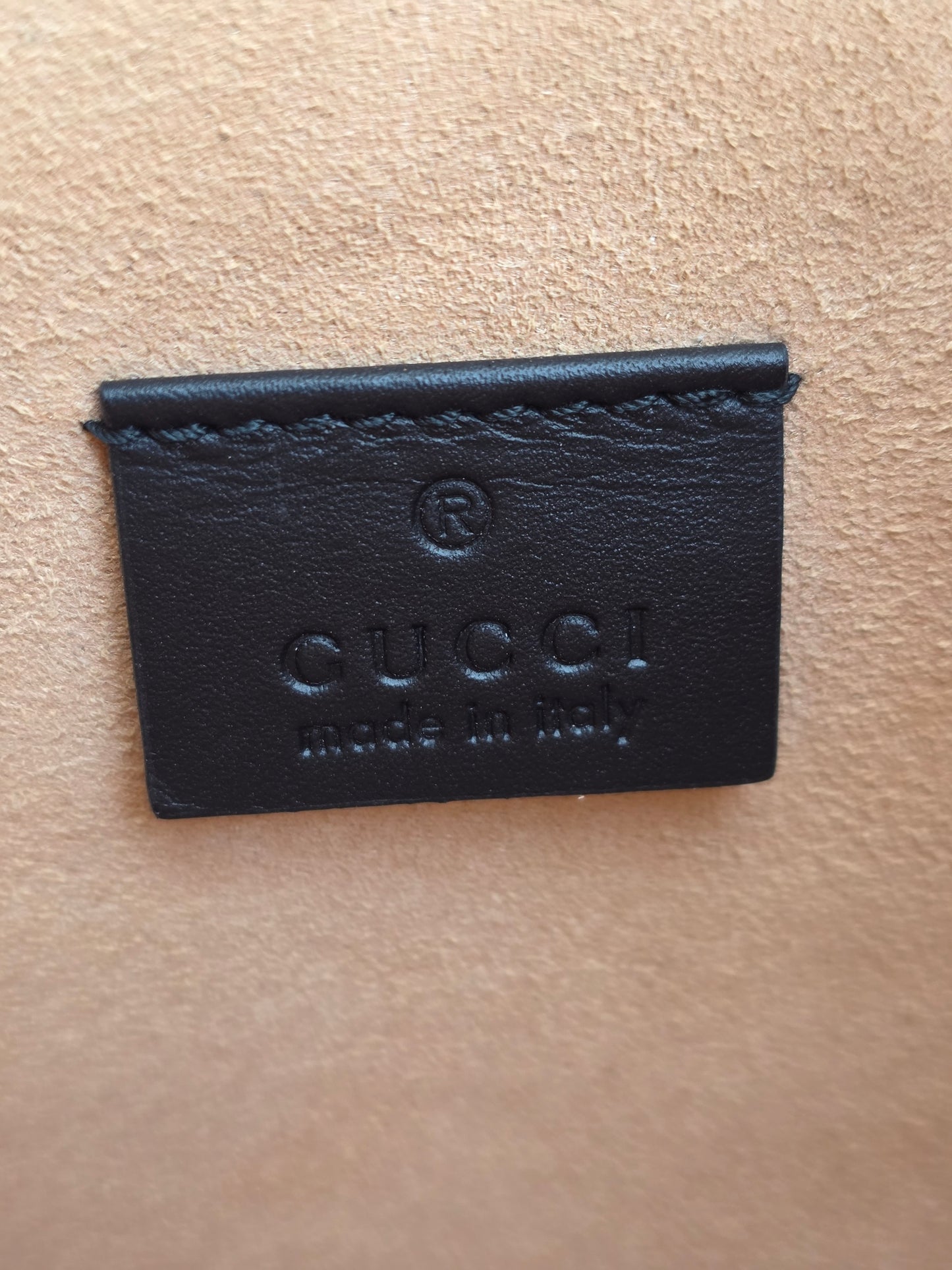 Pochette Gucci Queen Margaret in pelle nera e bianca, Pre-Fall 2017