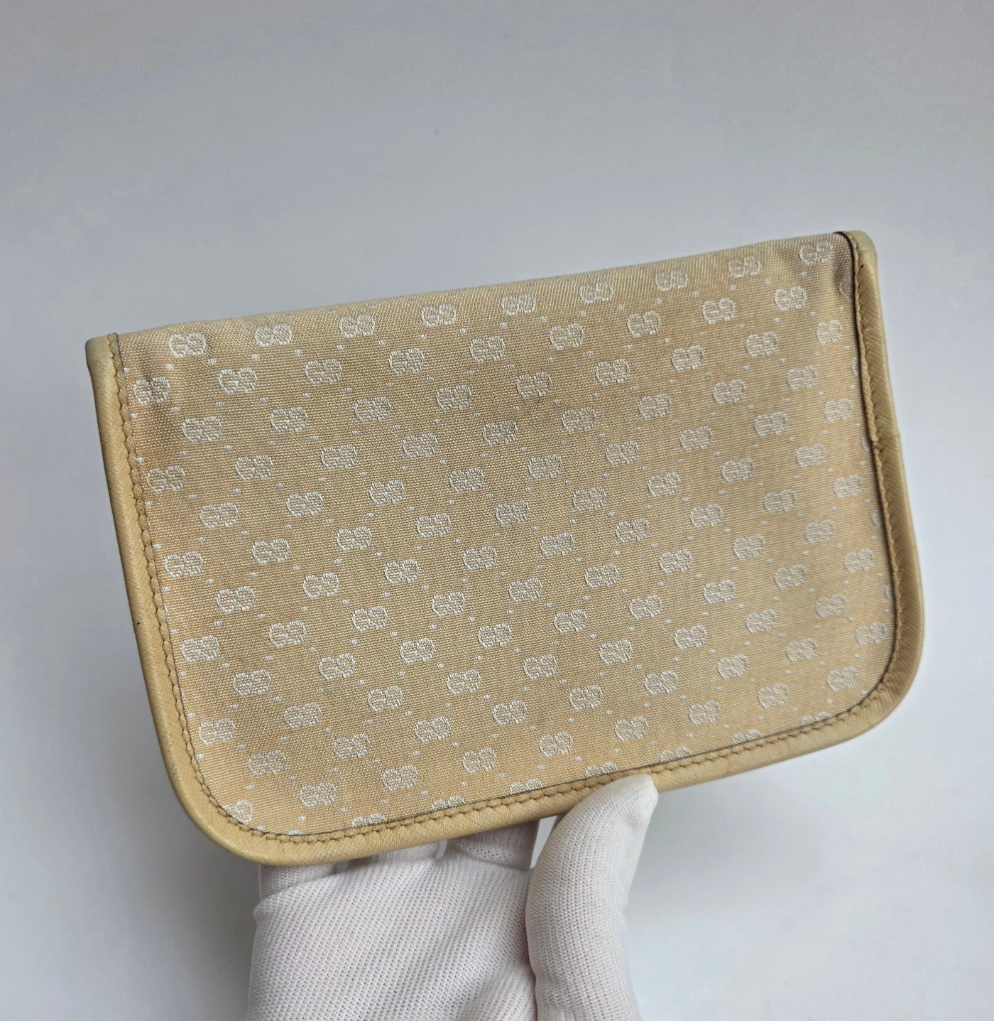 Mini pochette Gucci vintage in micro GG monogram e pelle beige, anni '90