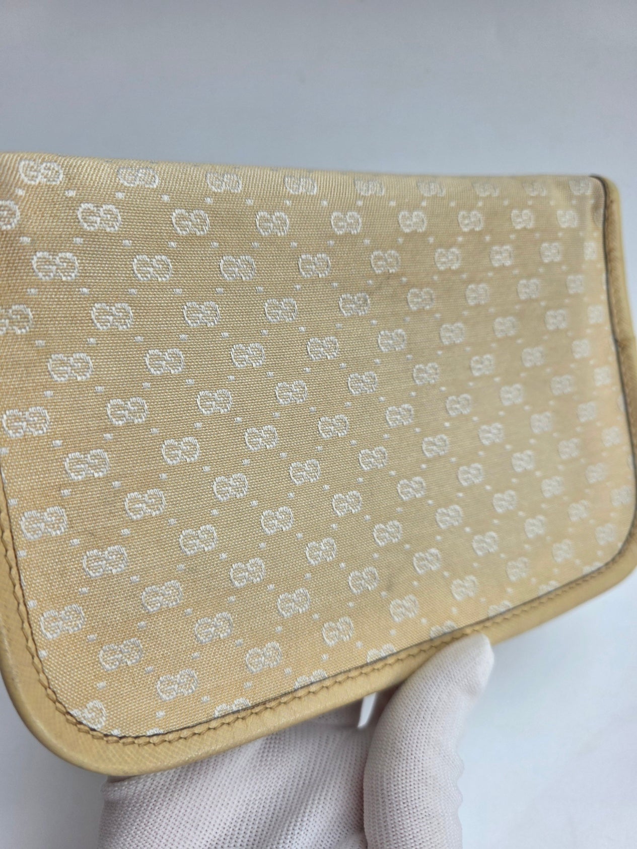 Mini pochette Gucci vintage in micro GG monogram e pelle beige, anni '90
