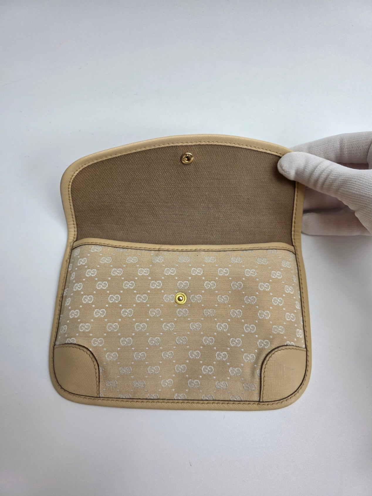 Mini pochette Gucci vintage in micro GG monogram e pelle beige, anni '90
