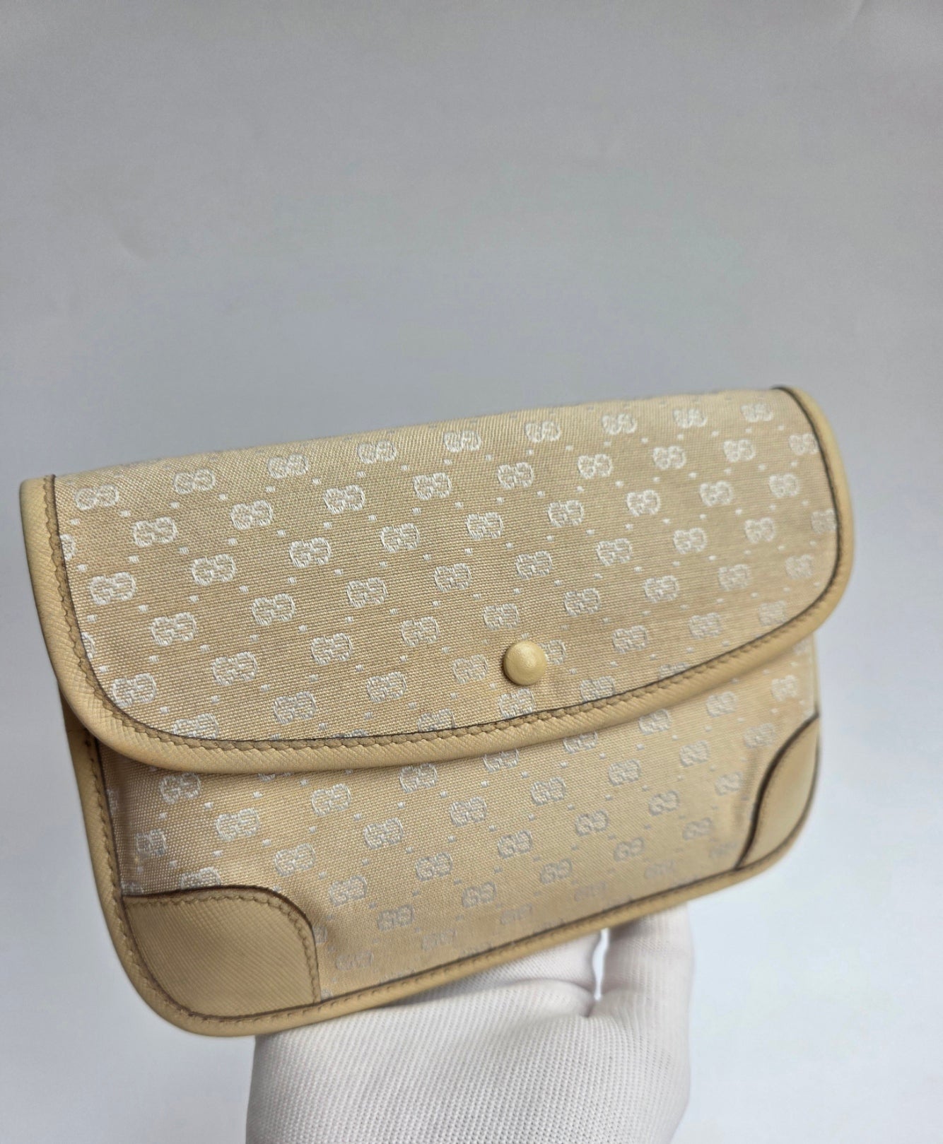 Mini pochette Gucci vintage in micro GG monogram e pelle beige, anni '90