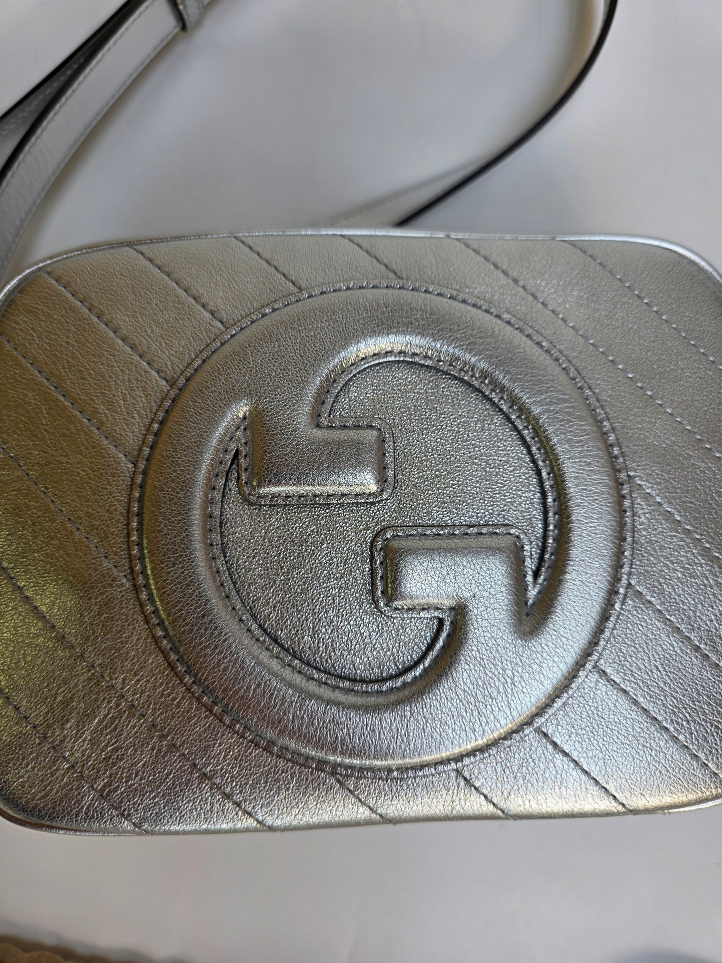 Borsa a tracolla Gucci Blondie colore argentato