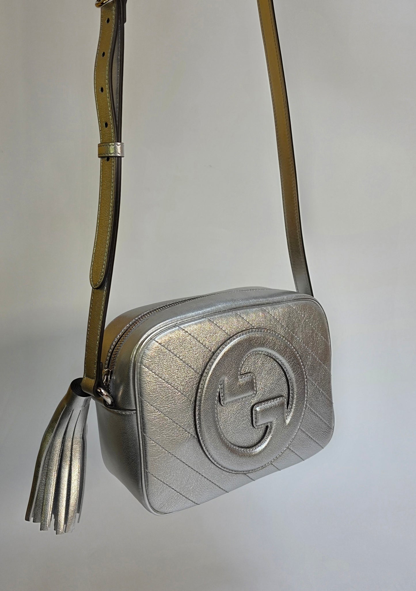 Borsa a tracolla Gucci Blondie colore argentato