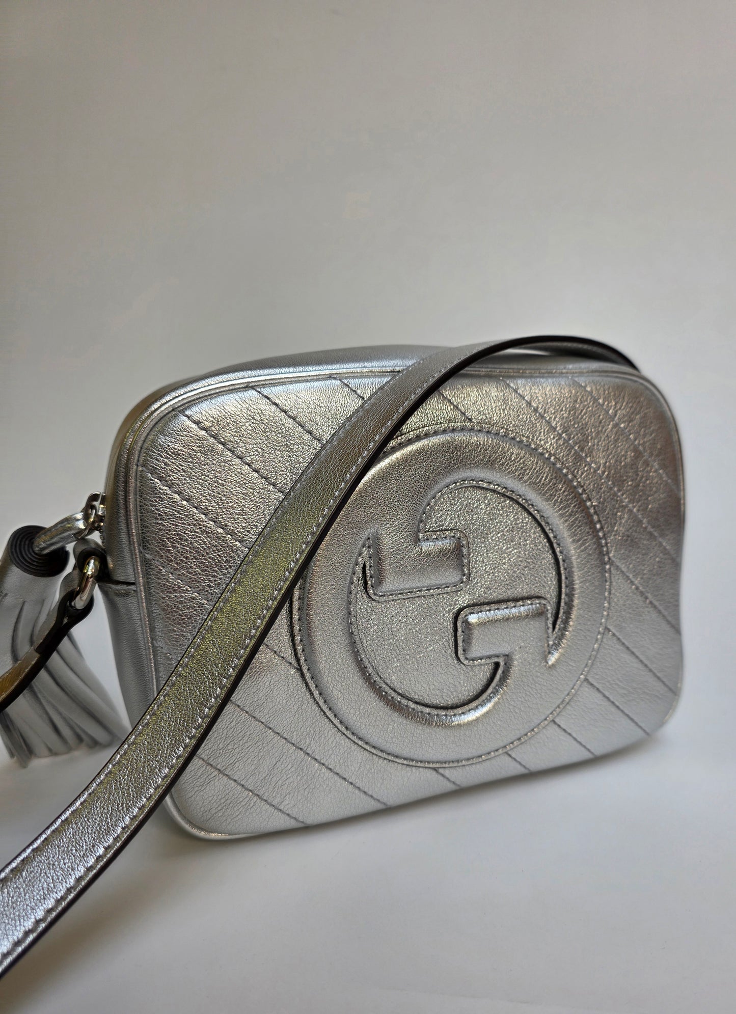 Borsa a tracolla Gucci Blondie colore argentato