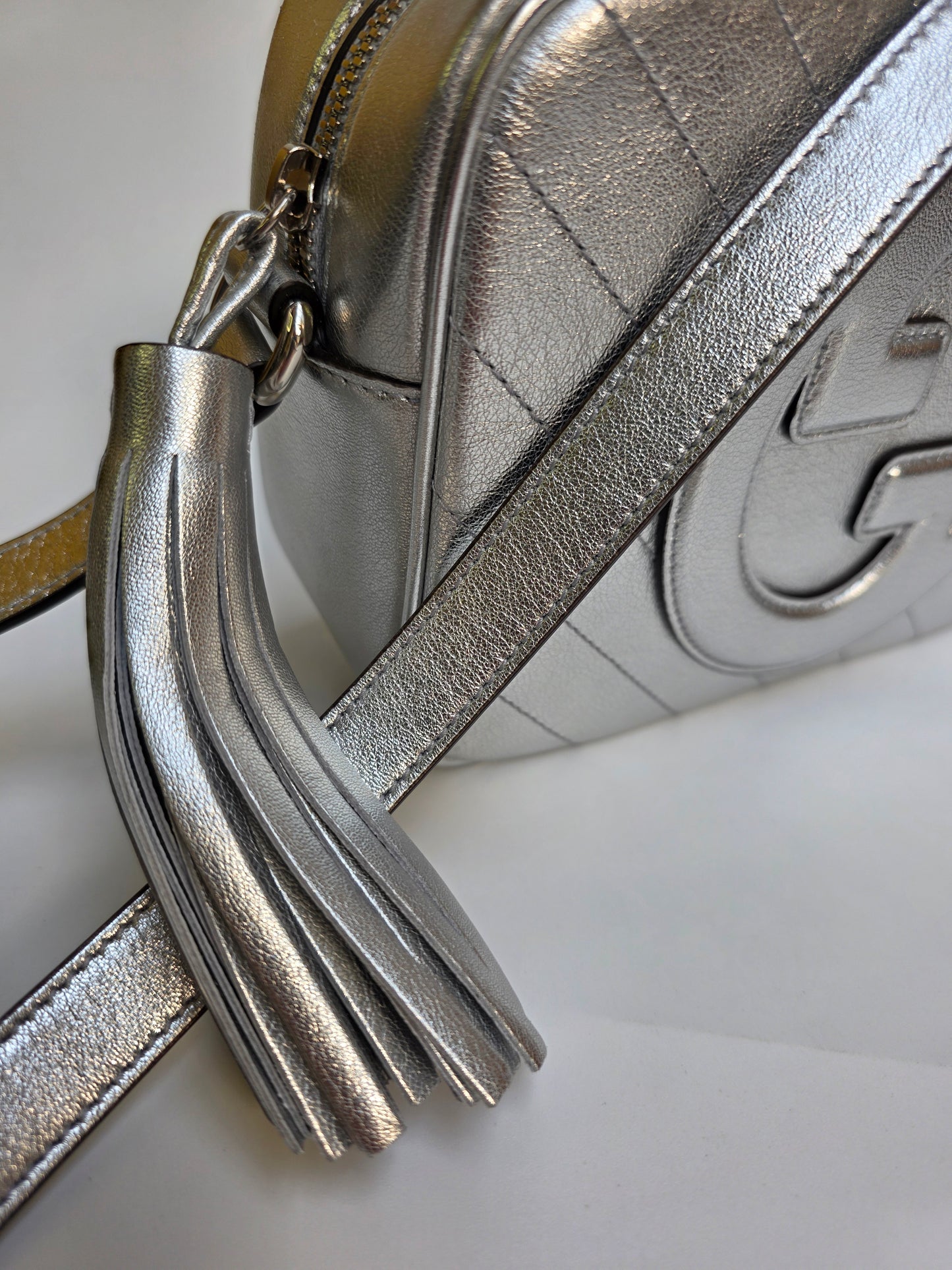 Borsa a tracolla Gucci Blondie colore argentato