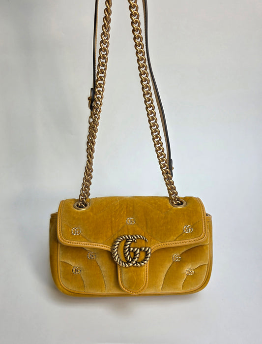 Borsa Gucci Marmont in velluto colore senape