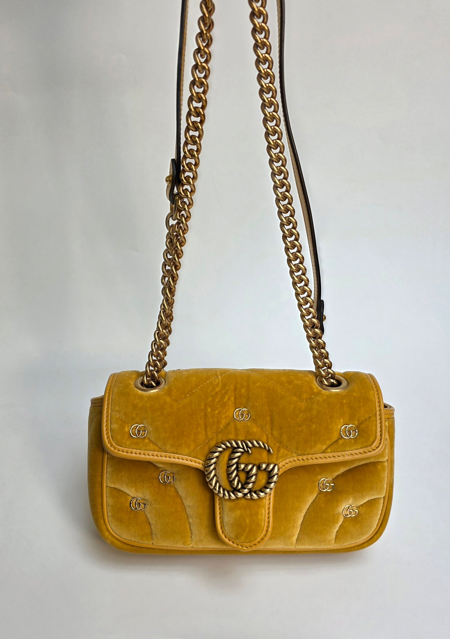 Borsa Gucci Marmont in velluto colore senape