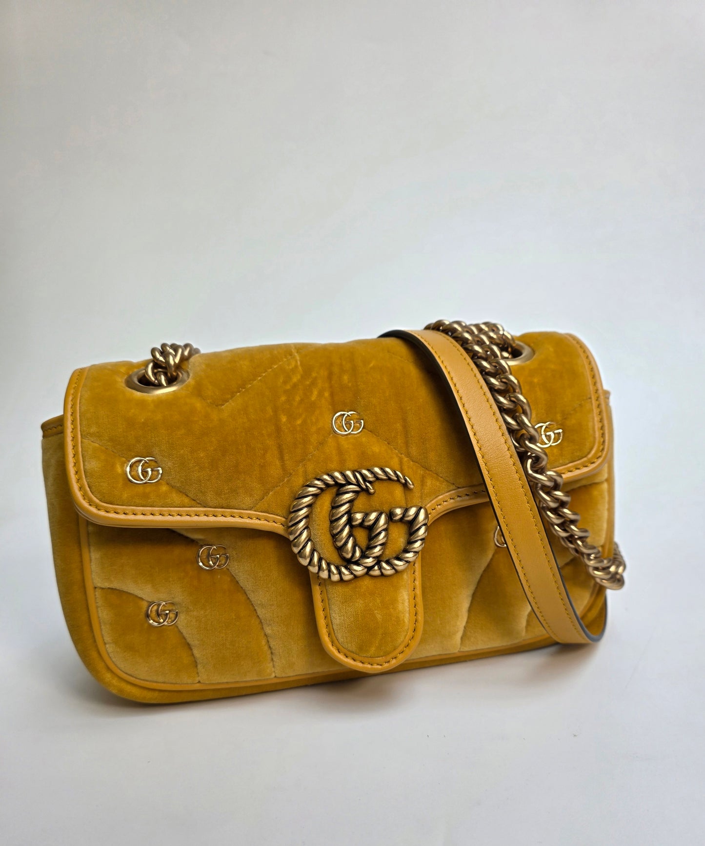 Borsa Gucci Marmont in velluto colore senape