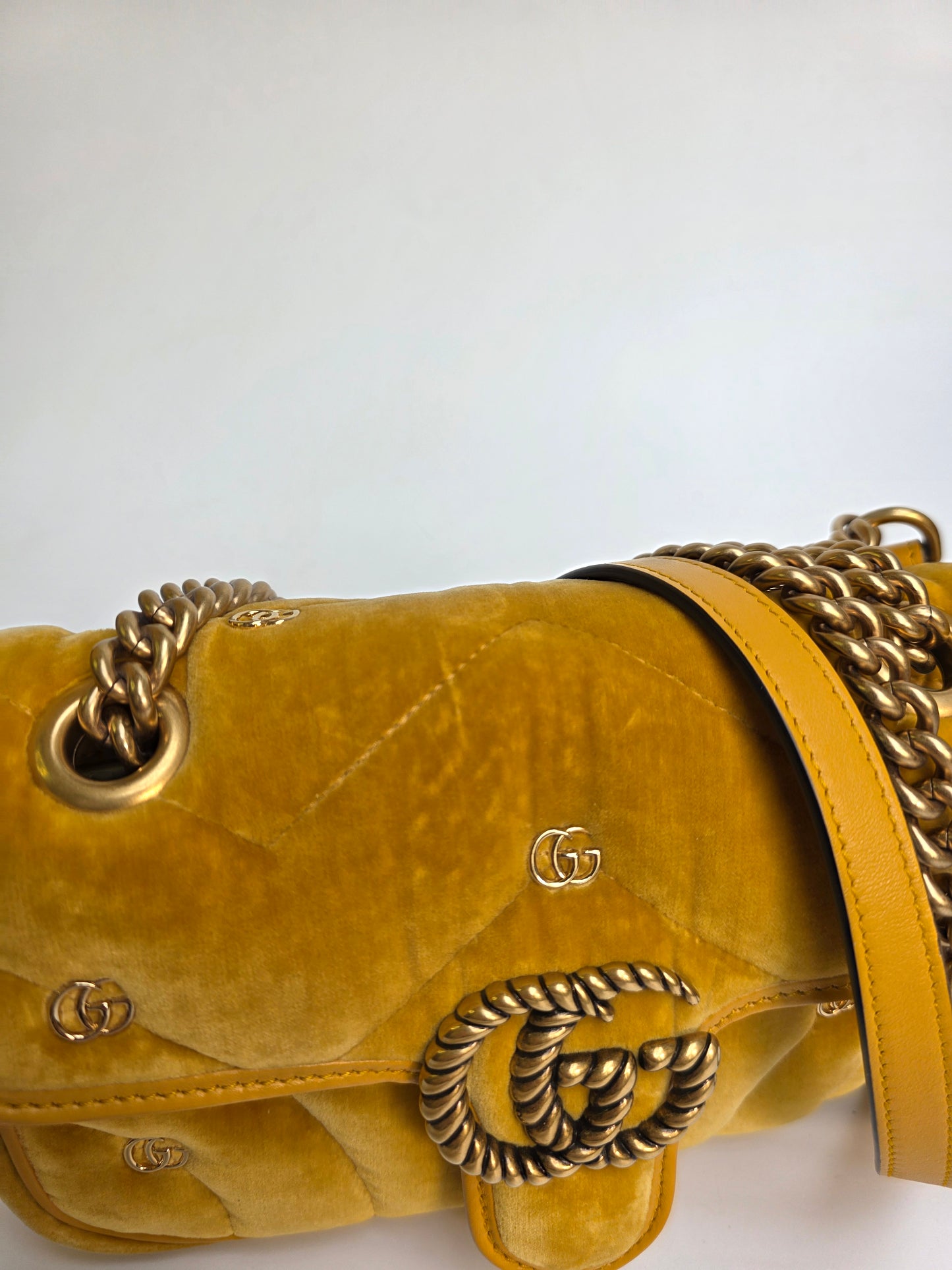 Borsa Gucci Marmont in velluto colore senape
