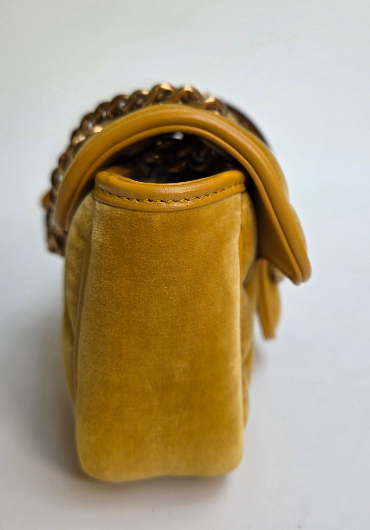 Borsa Gucci Marmont in velluto colore senape