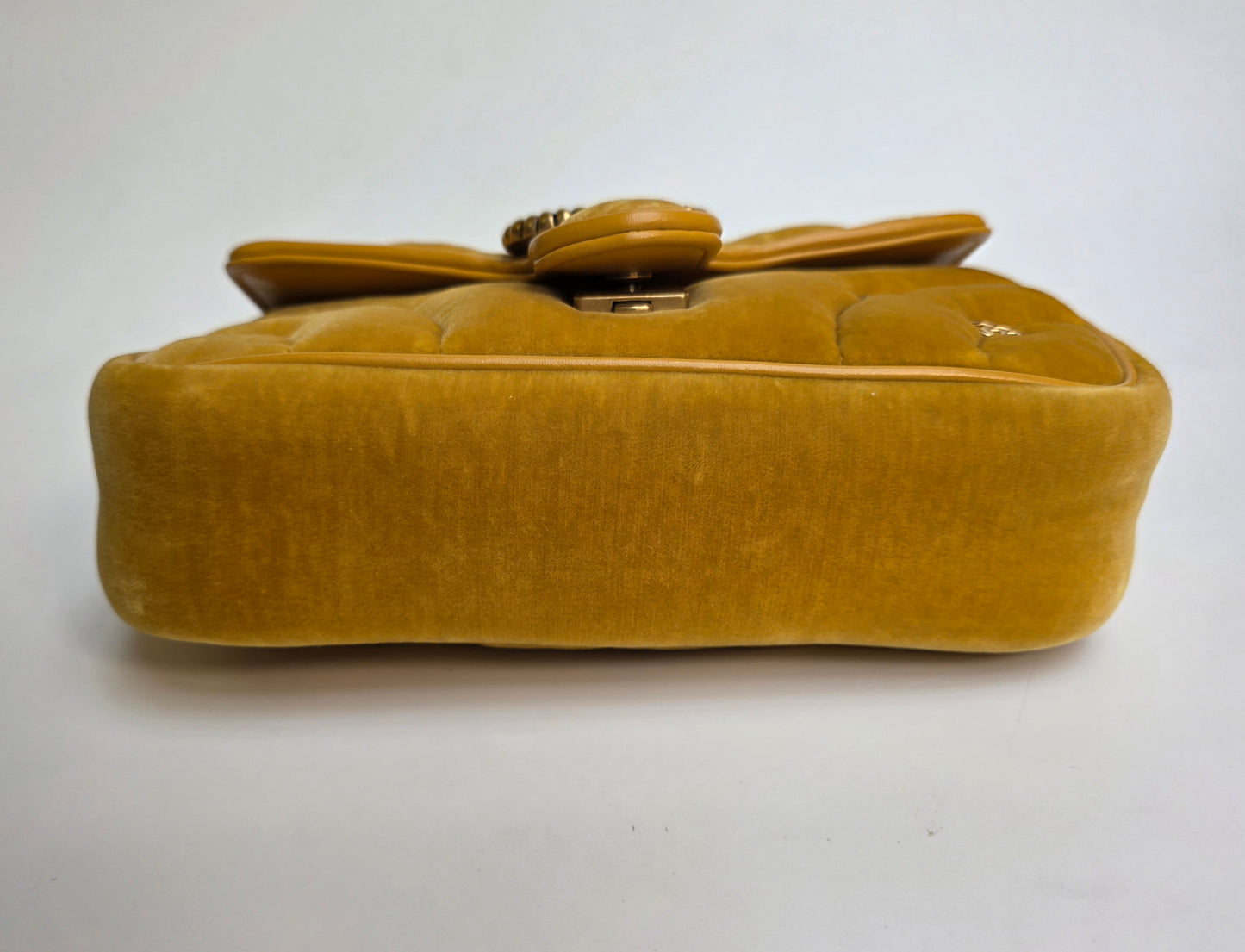 Borsa Gucci Marmont in velluto colore senape