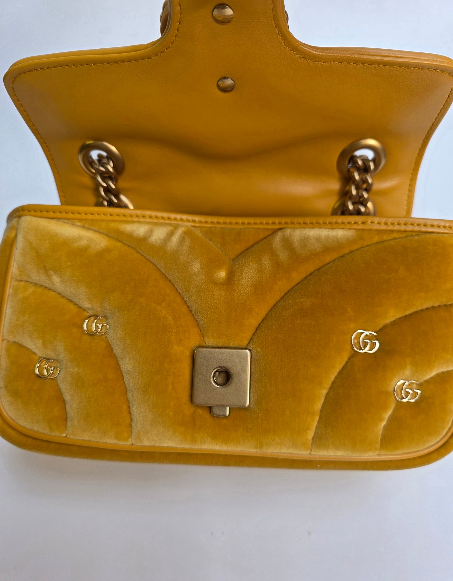 Borsa Gucci Marmont in velluto colore senape