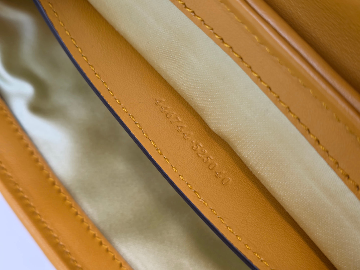 Borsa Gucci Marmont in velluto colore senape