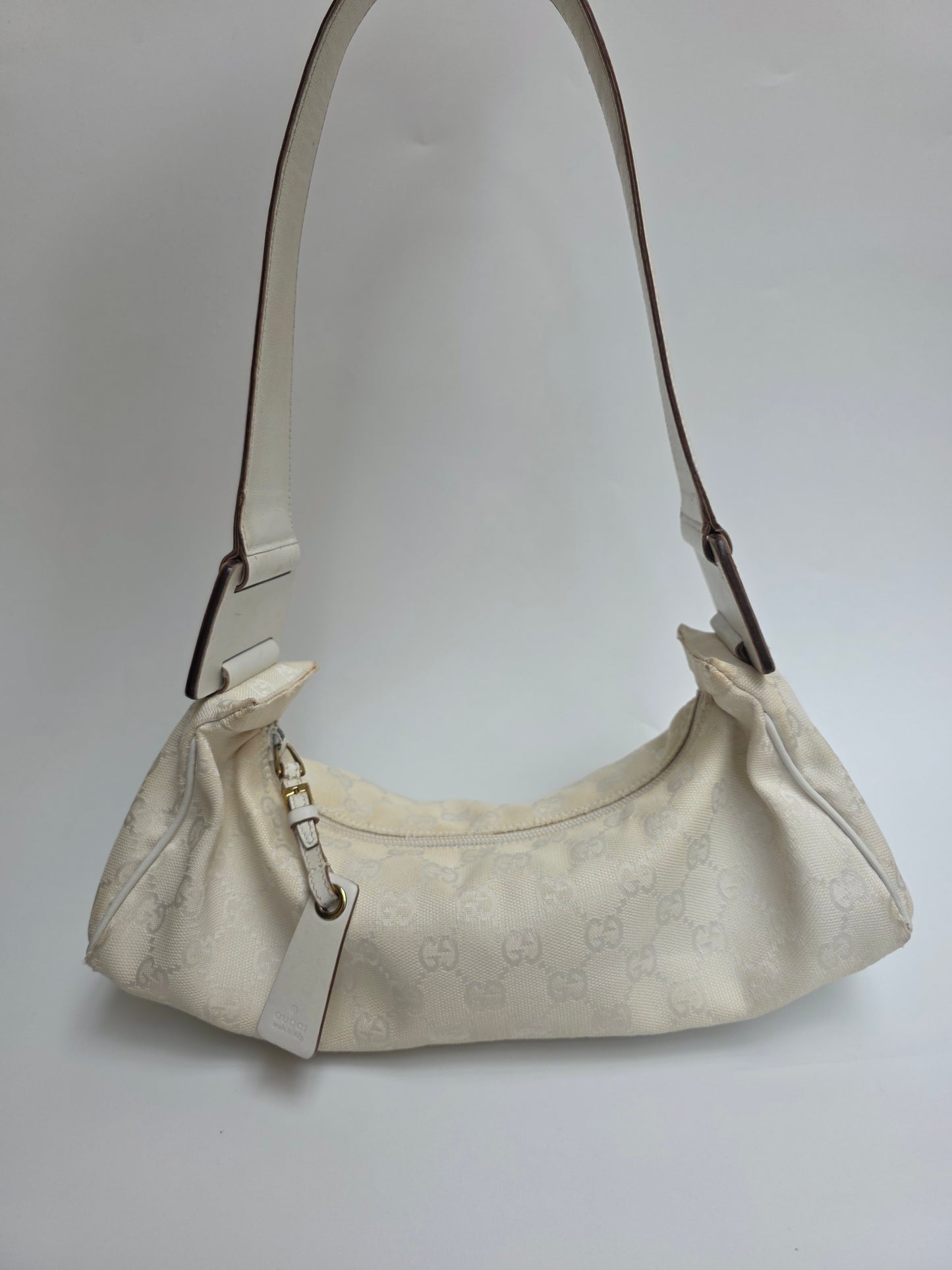 Borsa Gucci vintage modello baguette in tela GG monogram bianca, anni '90