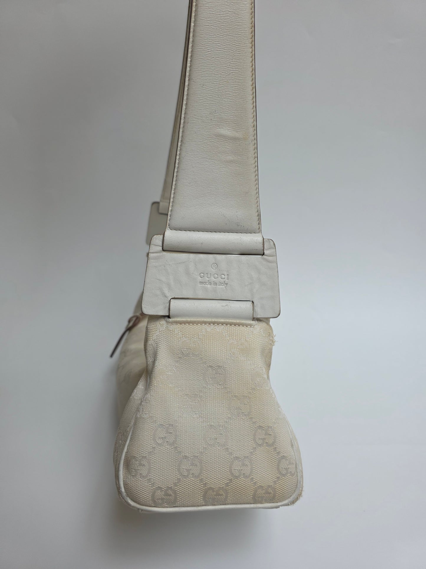 Borsa Gucci vintage modello baguette in tela GG monogram bianca, anni '90