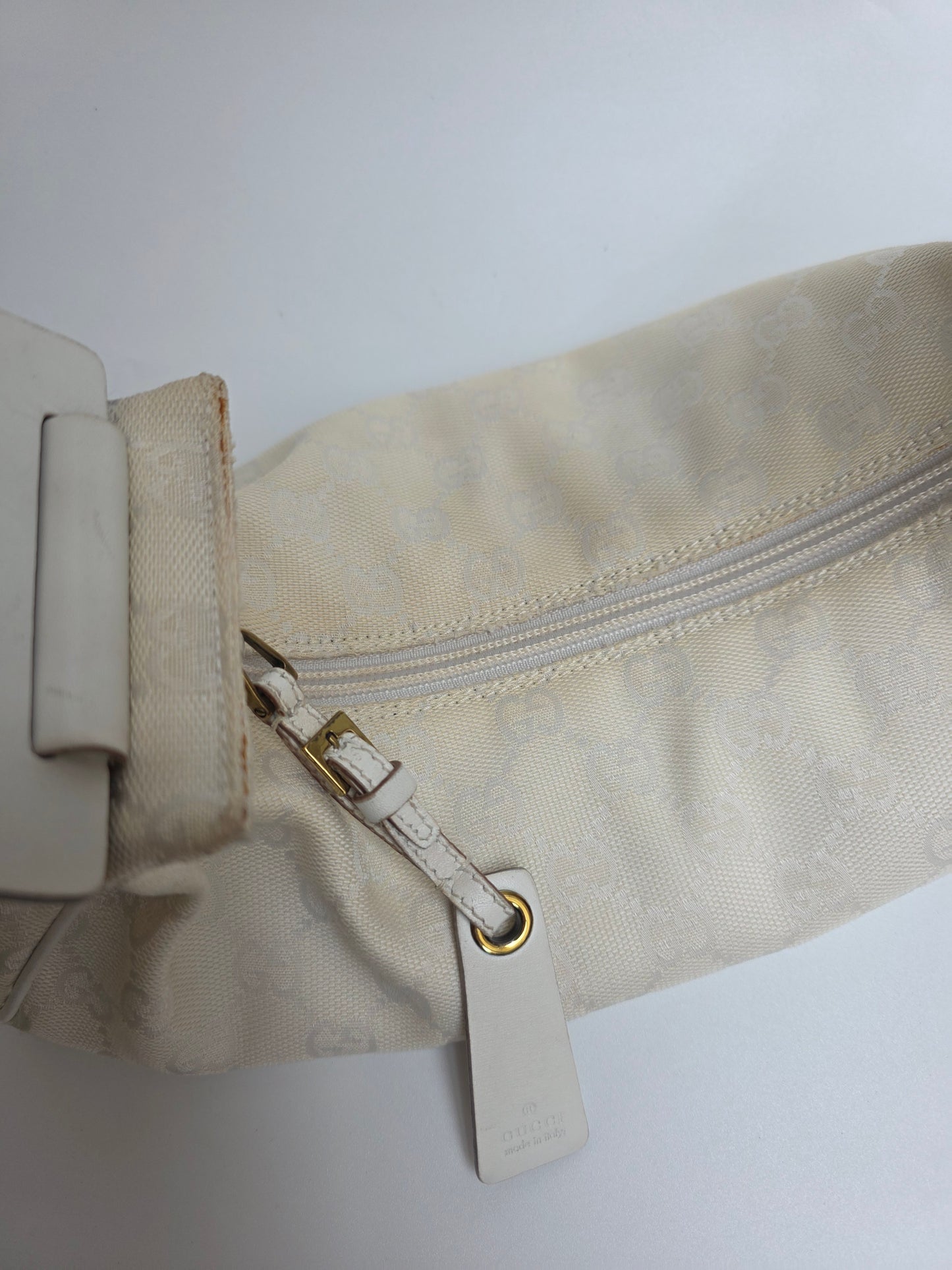 Borsa Gucci vintage modello baguette in tela GG monogram bianca, anni '90