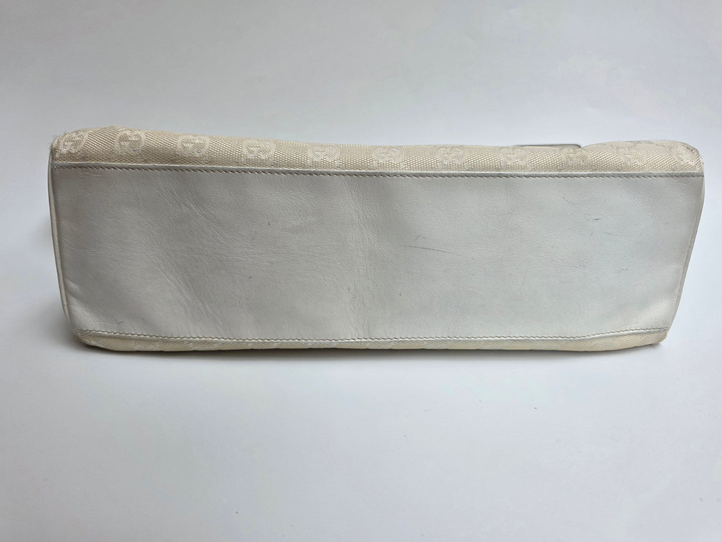 Borsa Gucci vintage modello baguette in tela GG monogram bianca, anni '90