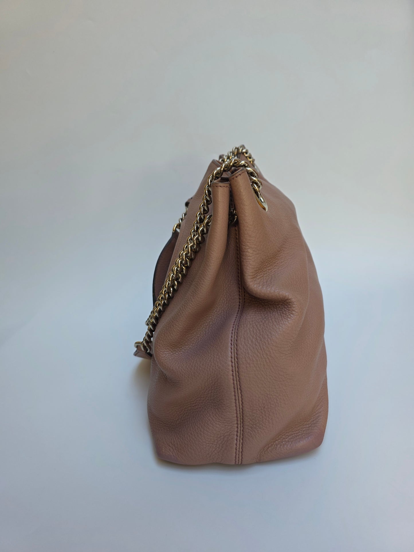 Borsa Tote Gucci Soho in pelle rosa con catena dorata
