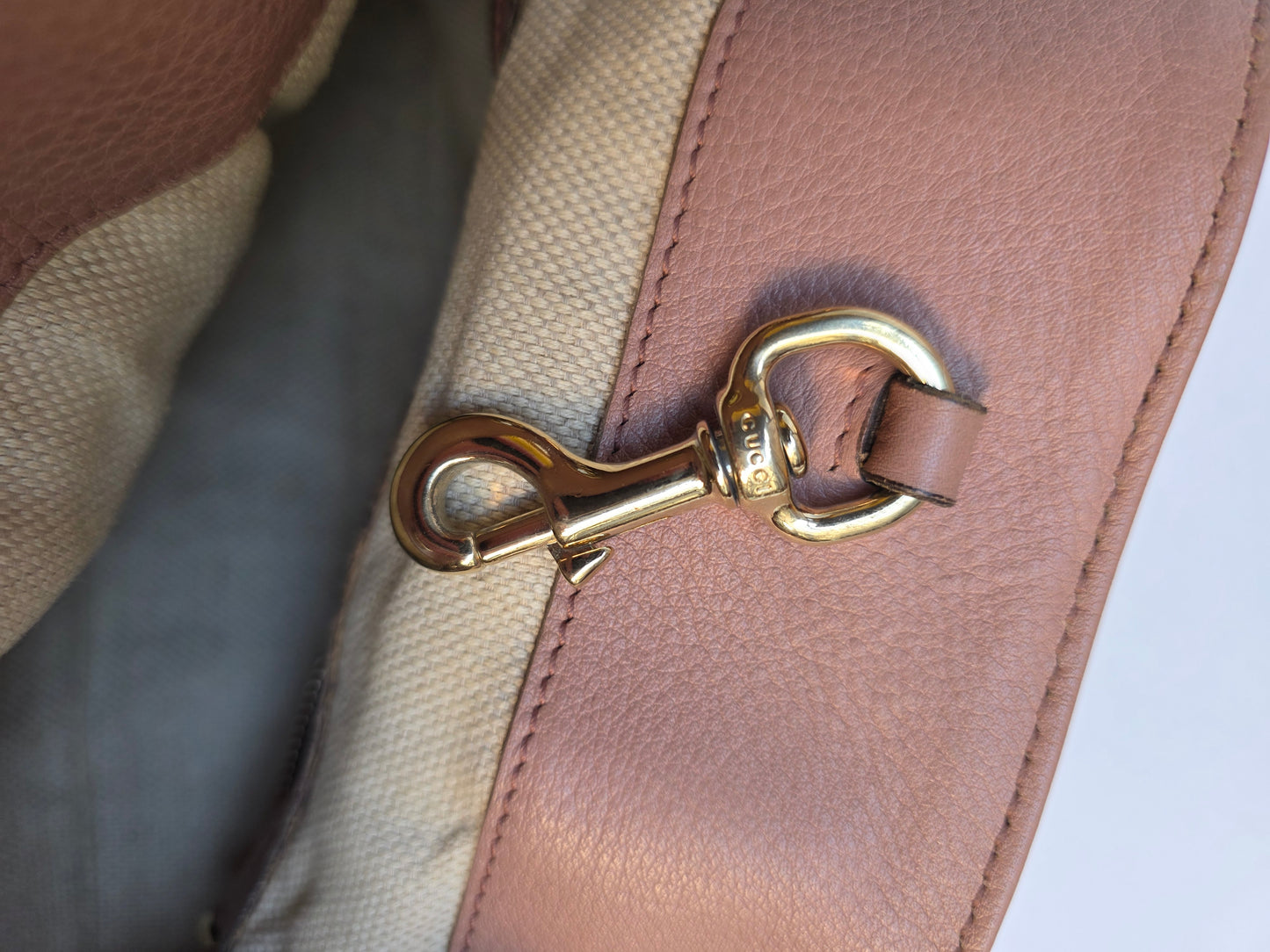 Borsa Tote Gucci Soho in pelle rosa con catena dorata