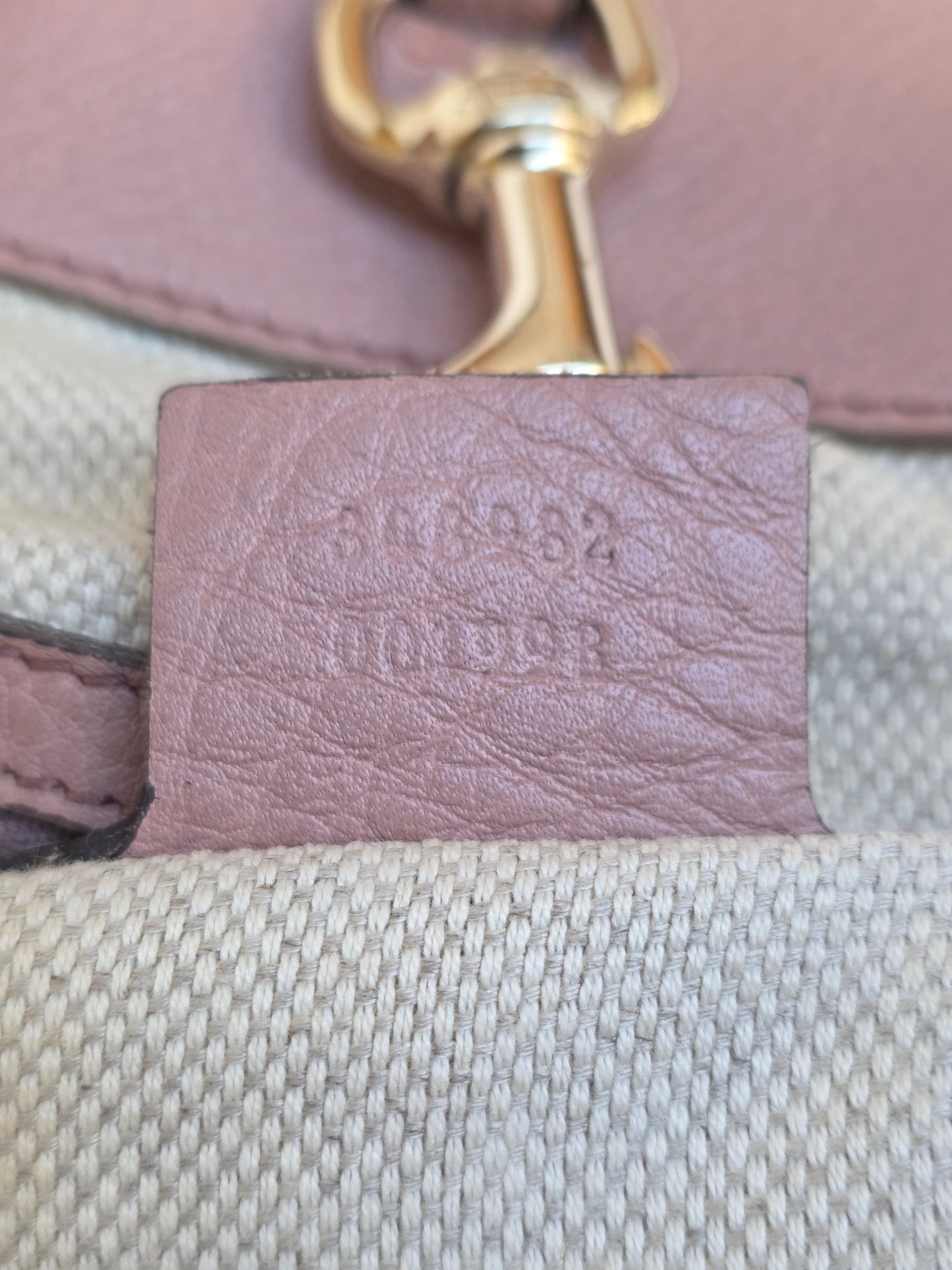 Borsa Tote Gucci Soho in pelle rosa con catena dorata