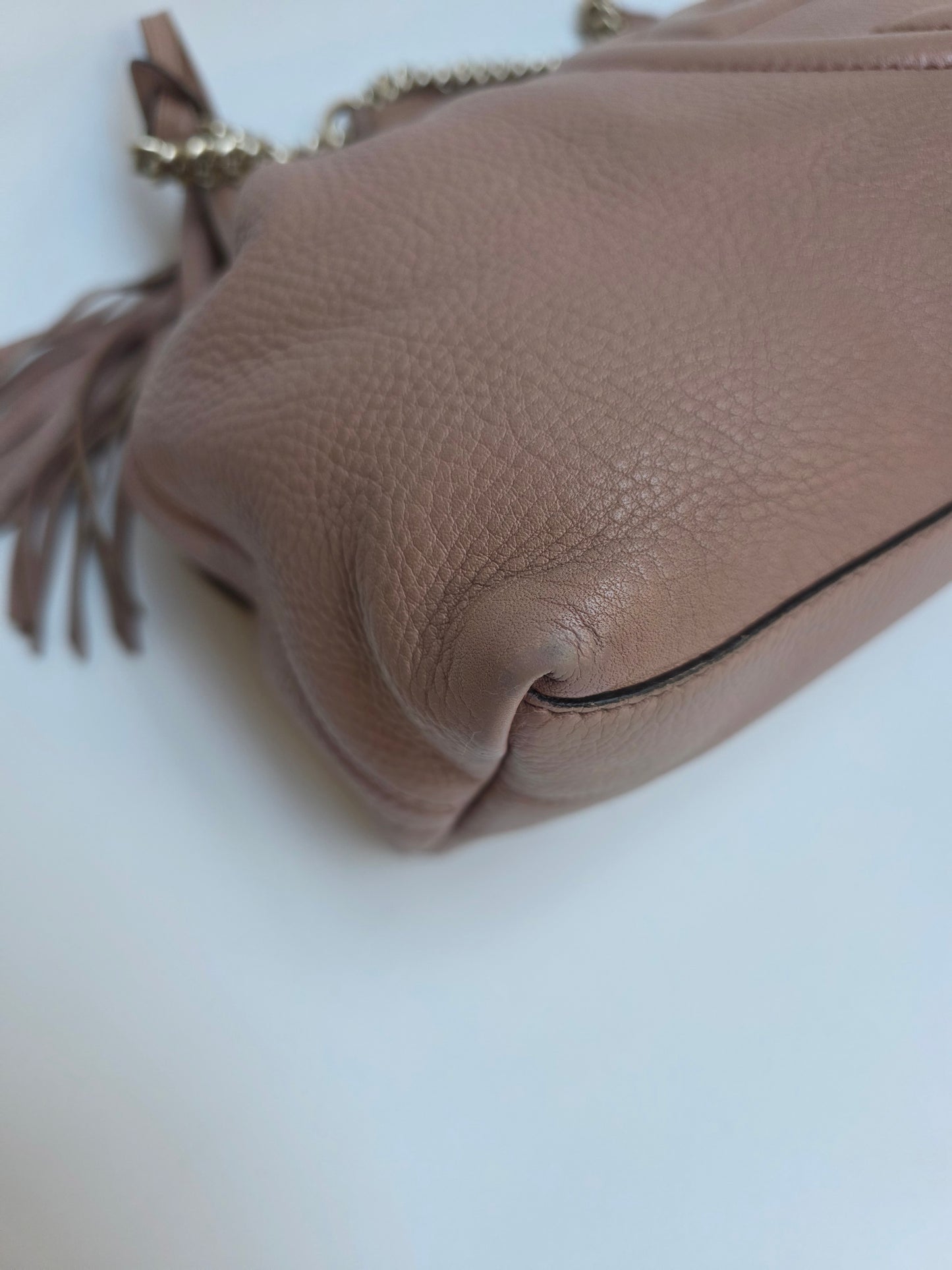 Borsa Tote Gucci Soho in pelle rosa con catena dorata