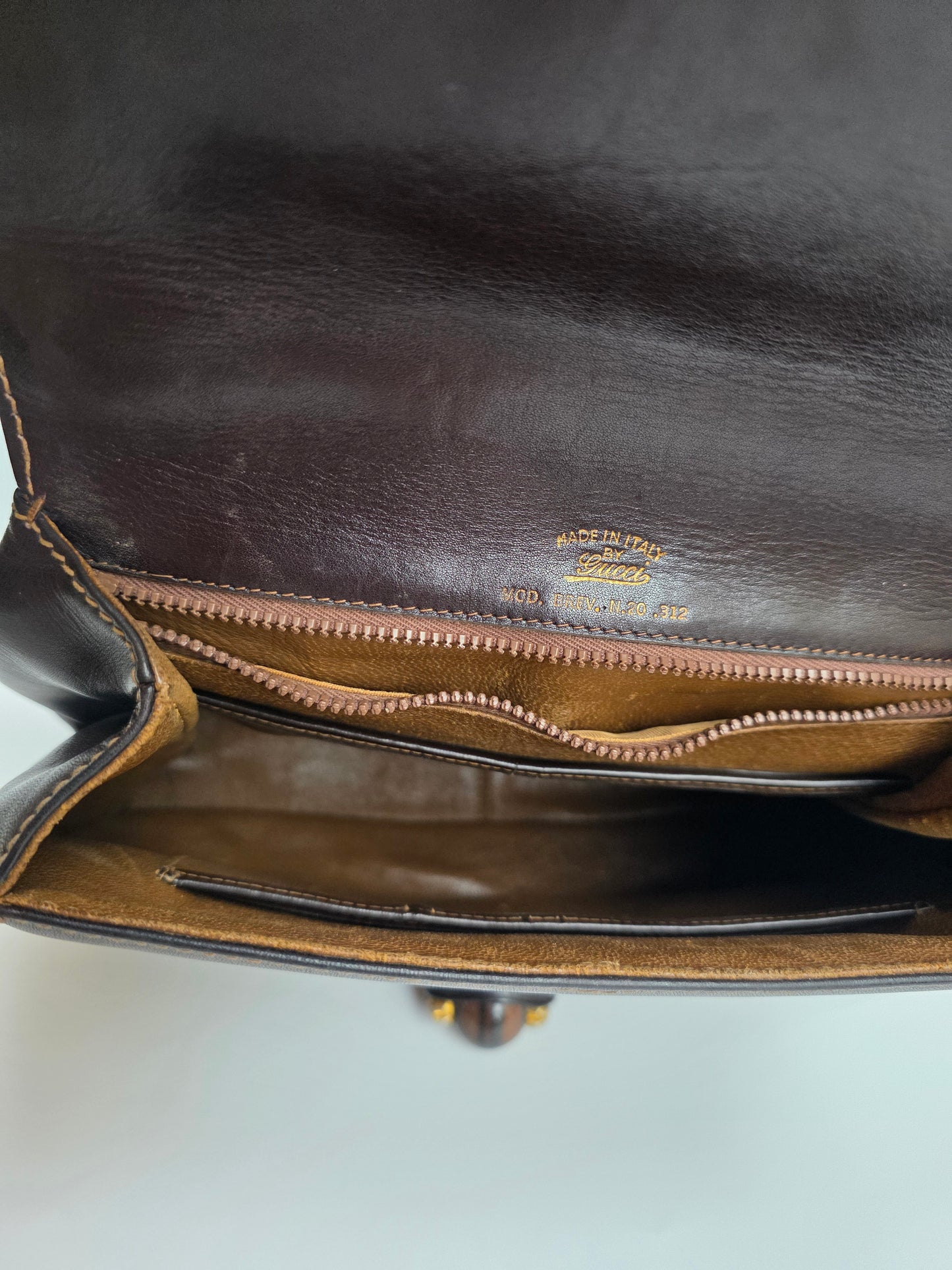 Borsa Gucci vintage con chiusura in legno, anni '50